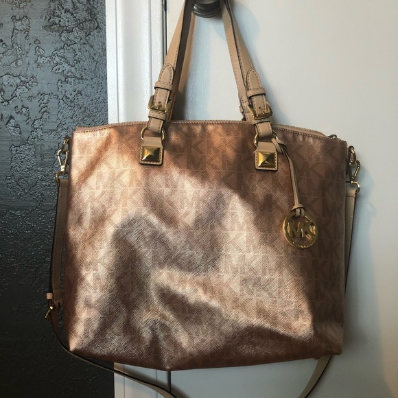 Authentic Michael Kors purse - Picture 1 of 6
